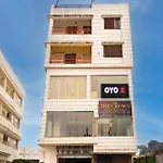 Super Hotel O The Crown Madhyamgram