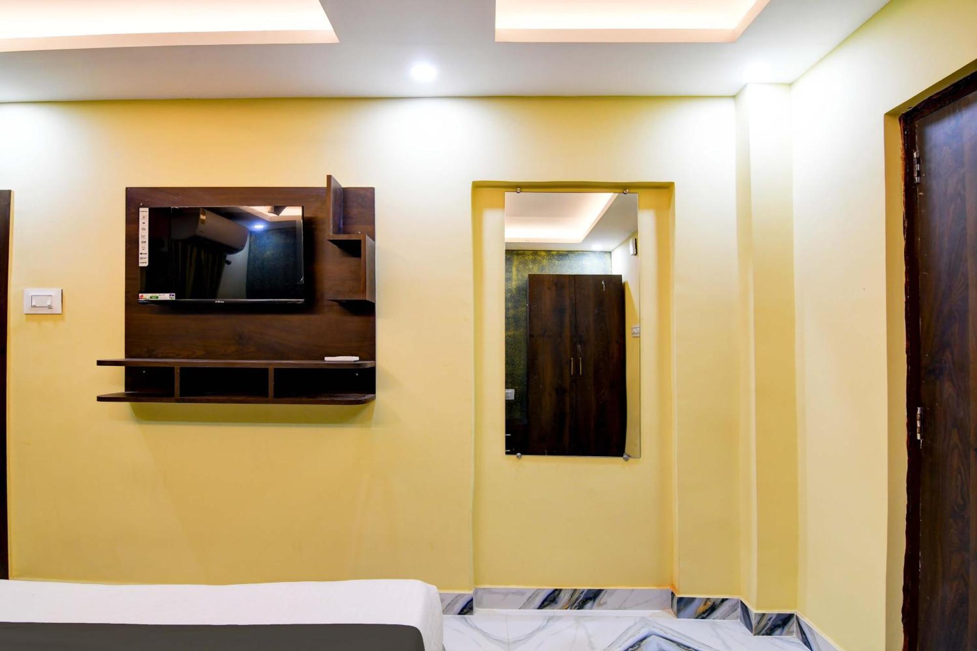 Hotel Super O The Crown Madhyamgram 4*