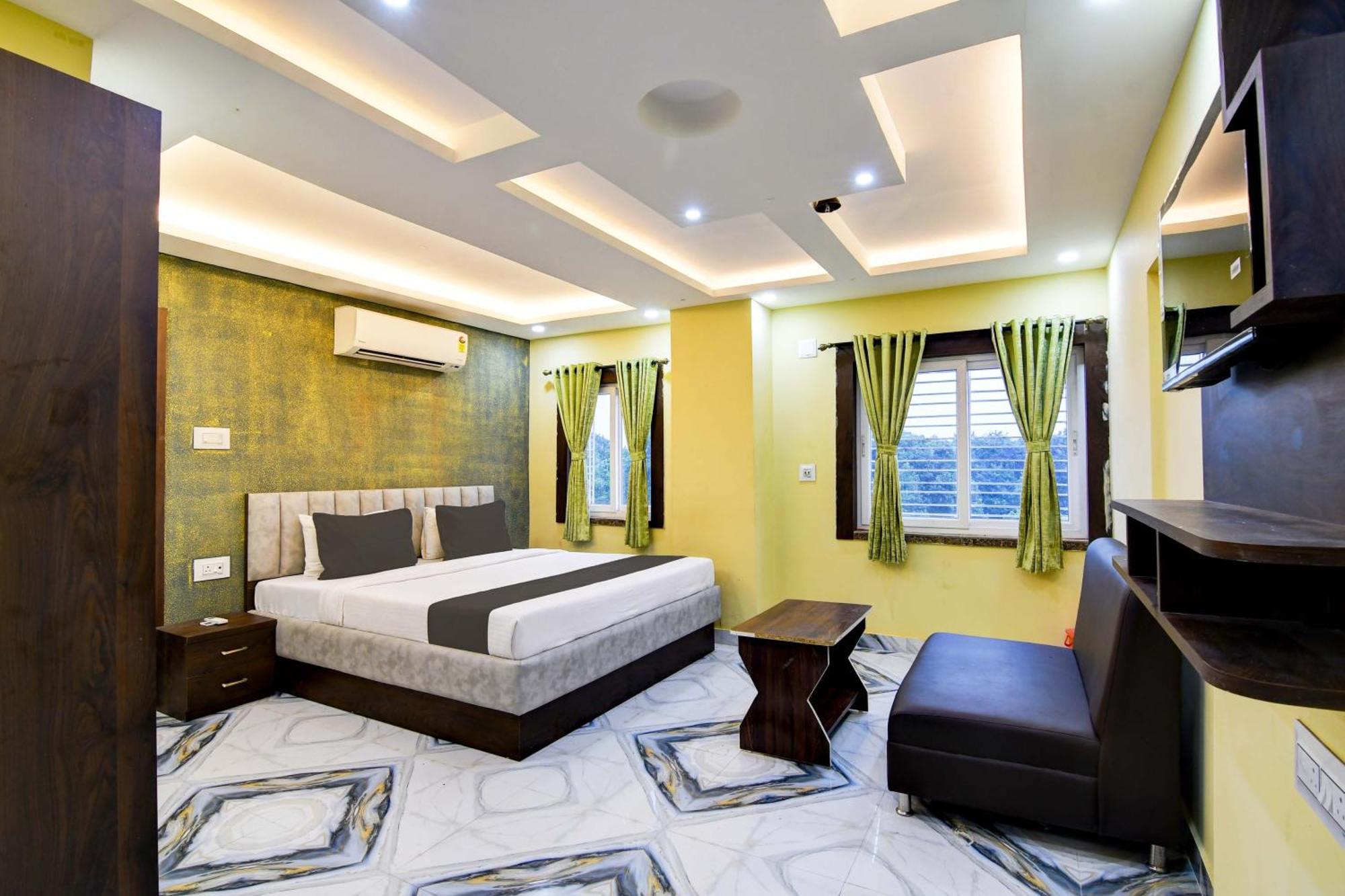 Hotel Super O The Crown Madhyamgram